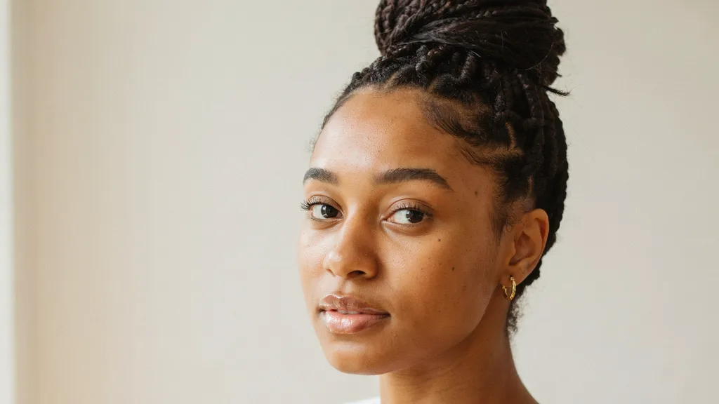 High Bun Knotless Braids