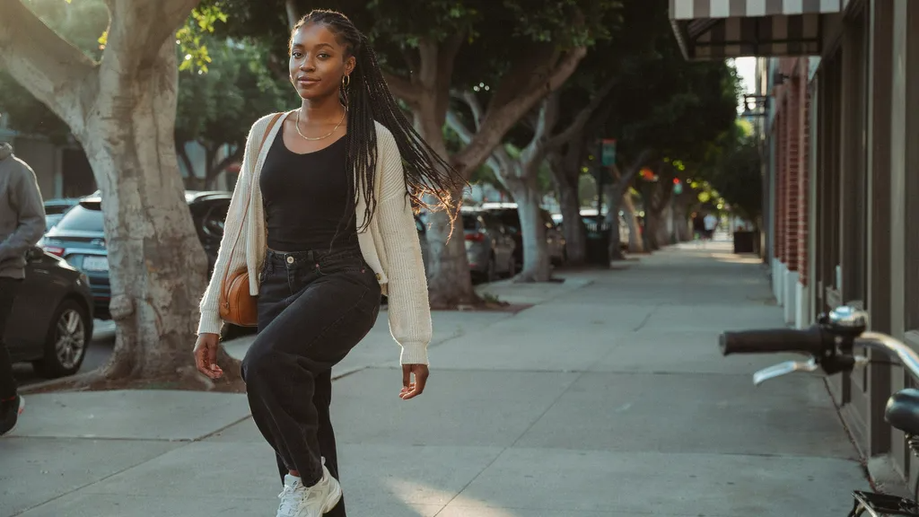 Long Waist-Length Knotless Braids