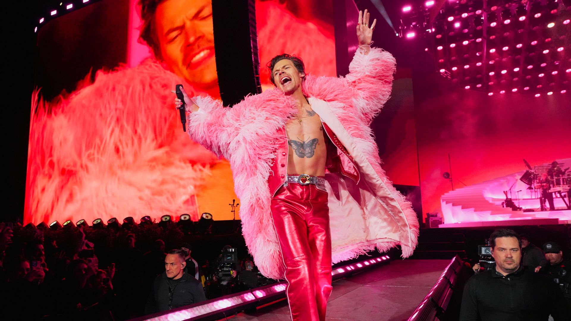 The Oversized Feather Boa at the Grammys