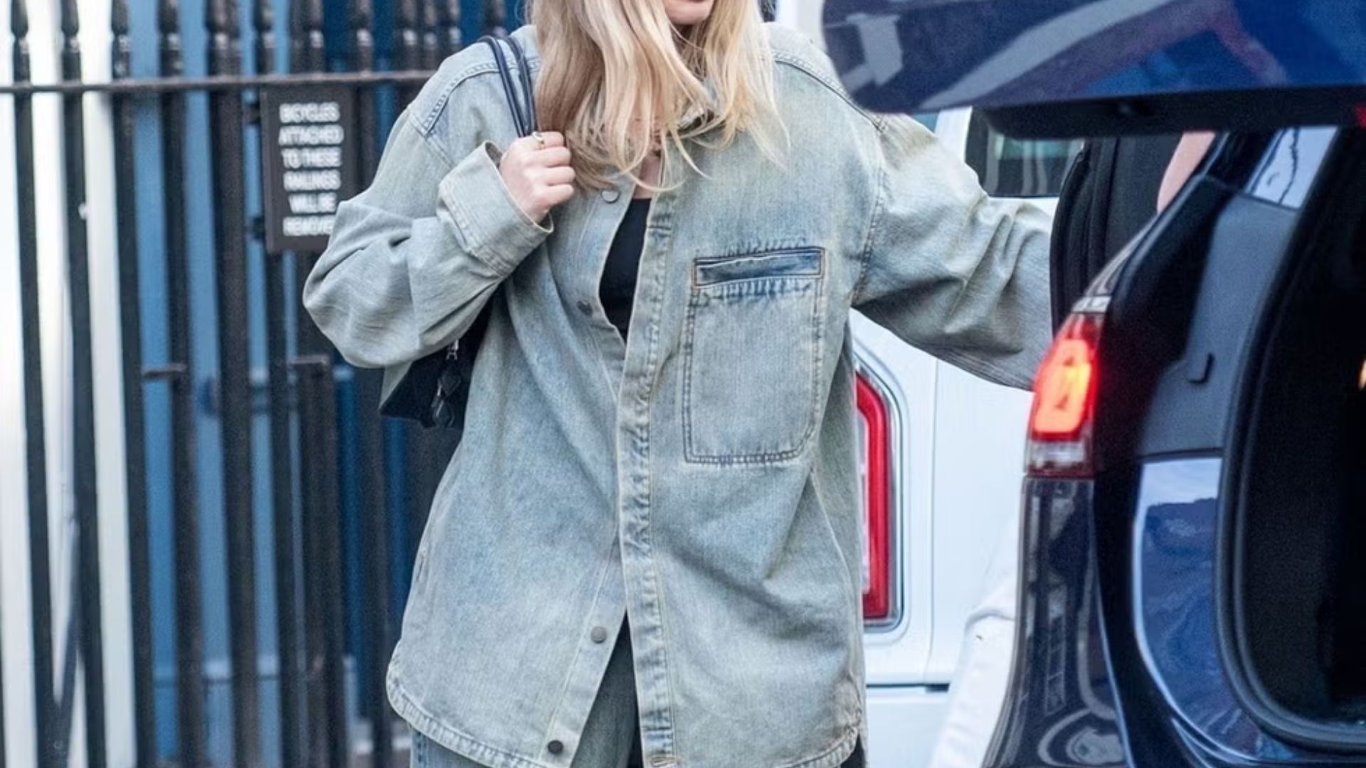 Casual Margot Robbie Style
