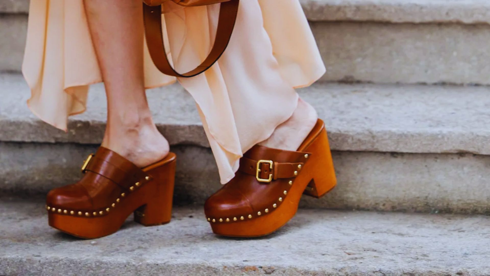 How to Style Clogs With Everyday Outfits