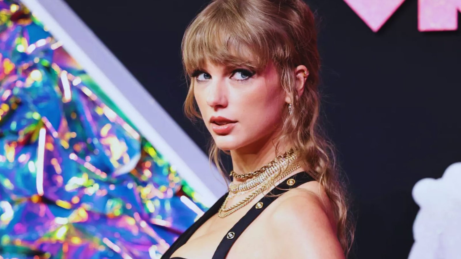 Dressing Like Taylor Swift for Events and Nights Out