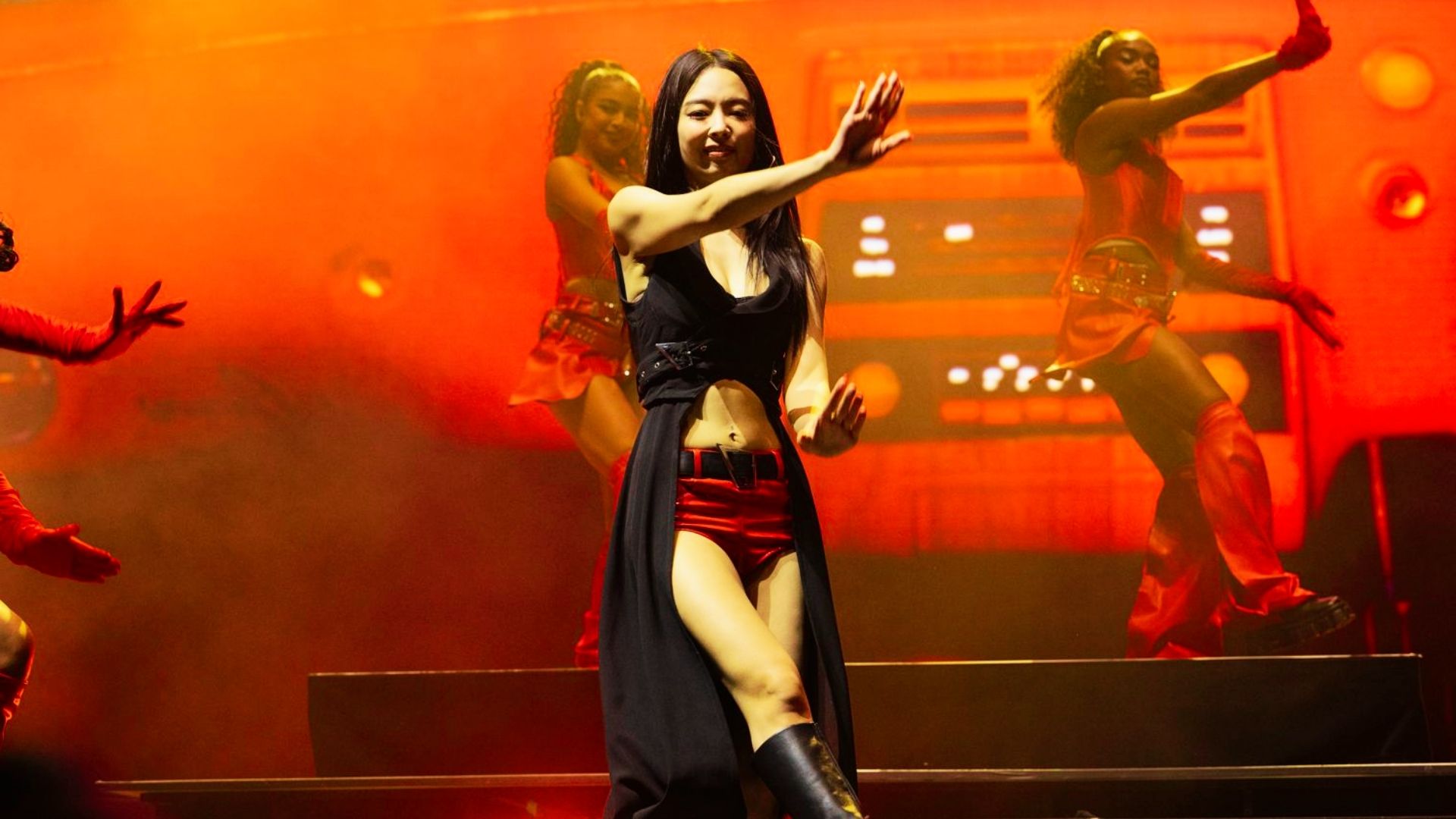 Jennie’s Coachella 2025 Stage Outfit