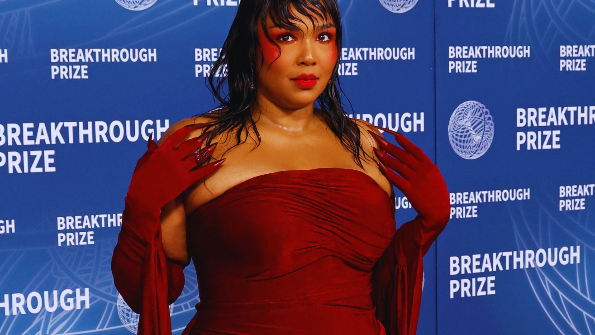 Lizzo Dress on SNL: A Show-Stopping Look