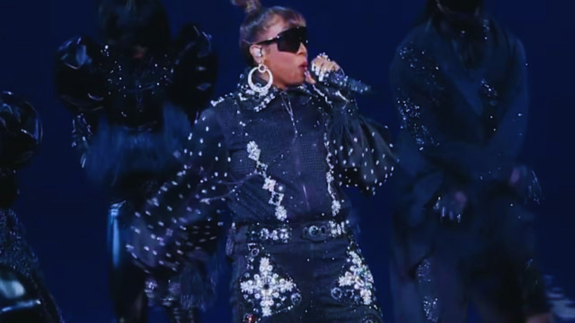 Beyoncé performs on stage at the 2019 Grammy Awards, captivating the audience with her powerful vocals and dynamic presence.