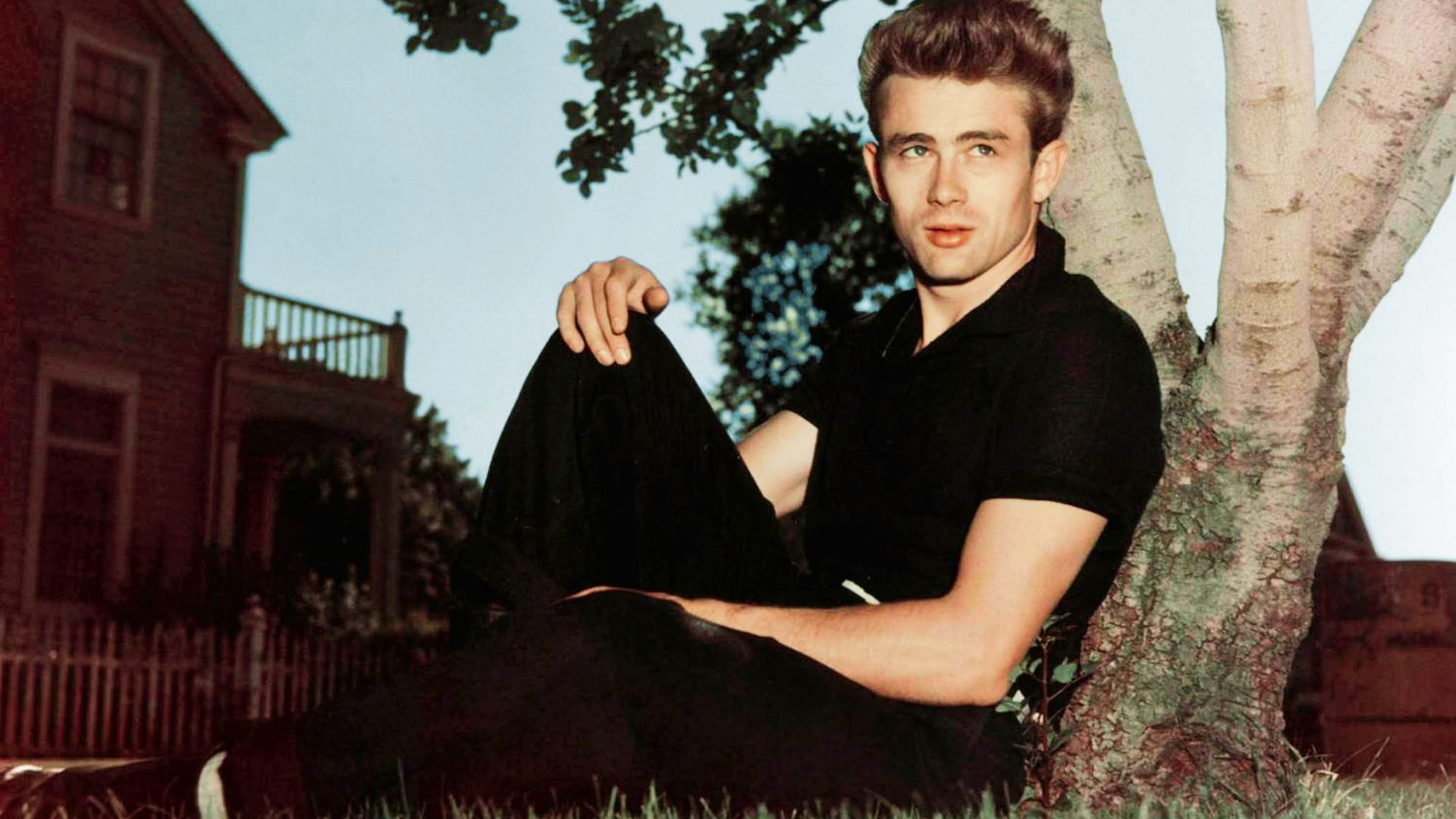 James Dean showcasing a classic short haircut, embodying a low-maintenance, rebellious style.