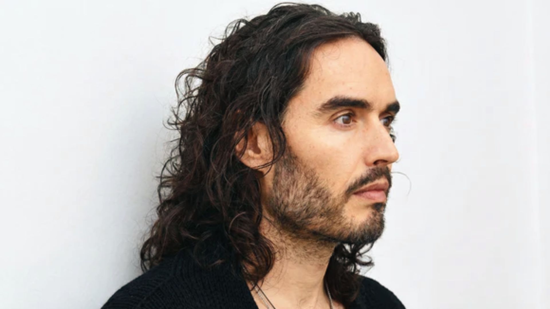 Russell Brand, with layered short wavy hair, Represents his one of the best looks.