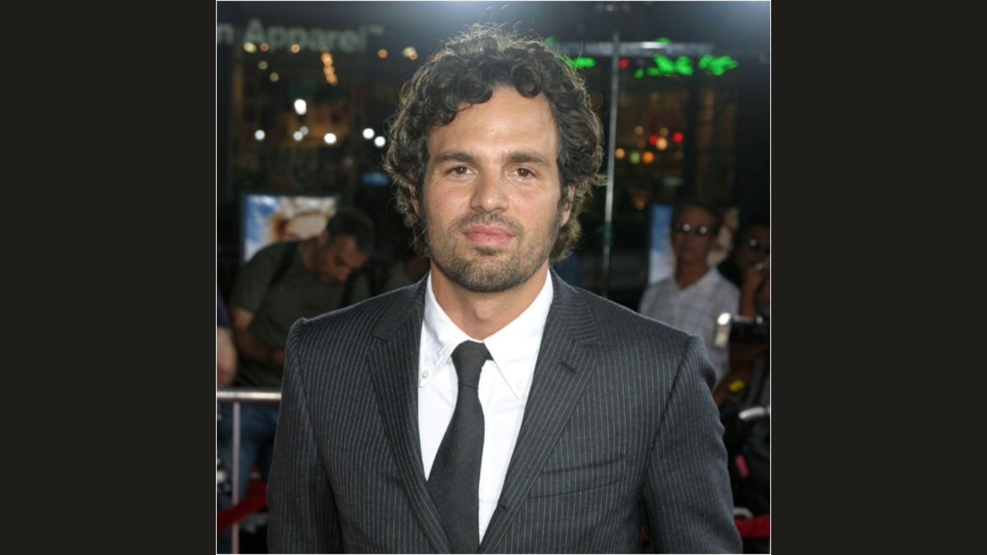 Mark Ruffalo Stylr Mark Ruffalo Hair: Master the Relaxed Grey Curl Style - HiddlesFashion