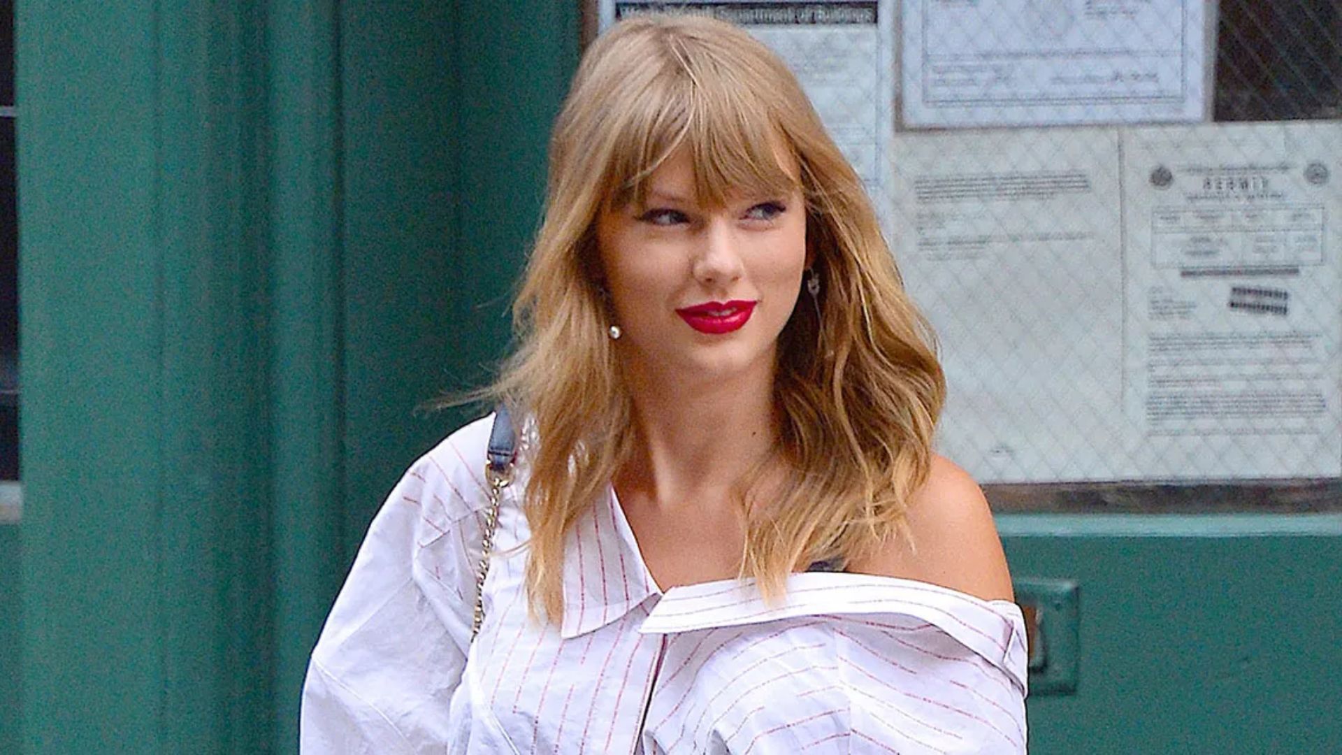 Taylor Swift steps out in casual street style with wavy, dirty blonde hair and curtain bangs.