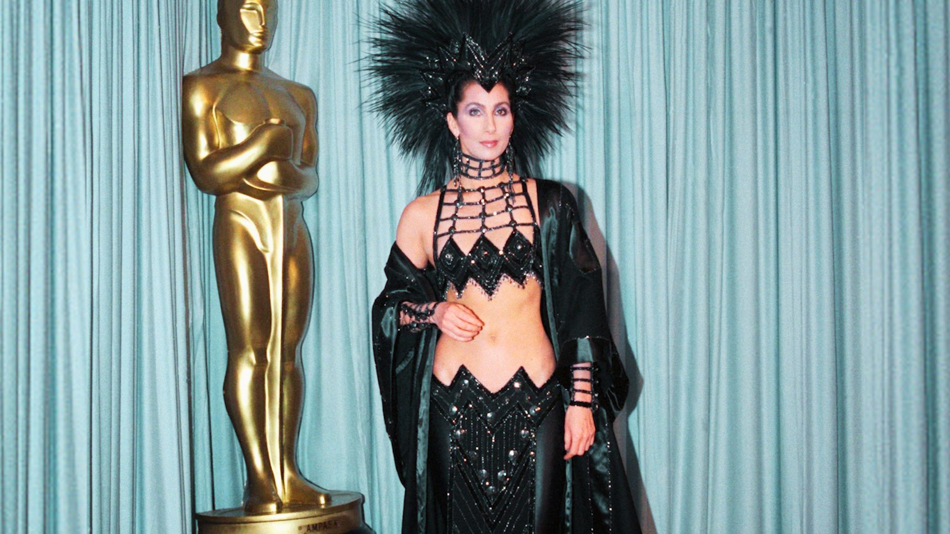 Cher at the 1986 Oscars in the legendary Bob Mackie “mohawk” look.
