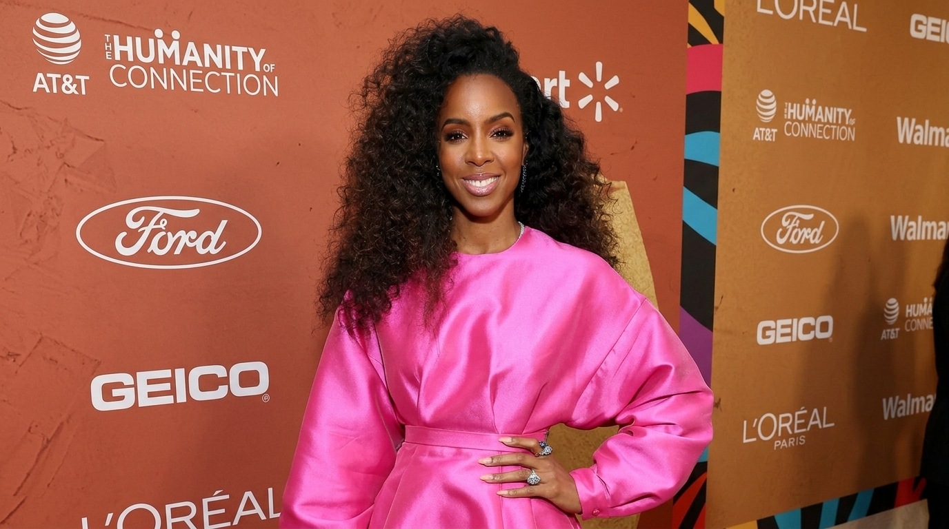 Kelly Rowland hairstyle at an event.