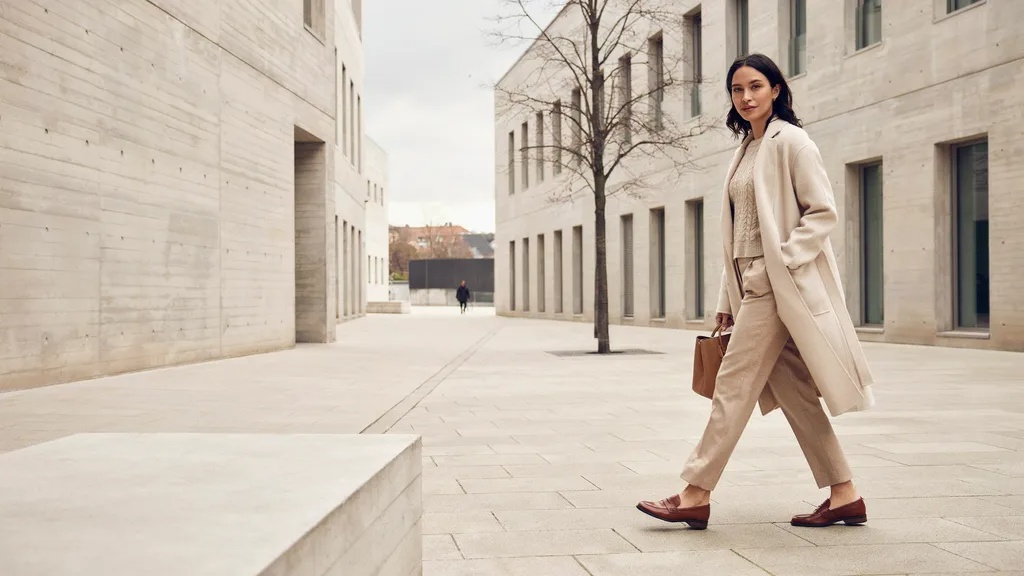 Neutral monochrome preppy outfit finished with loafers.