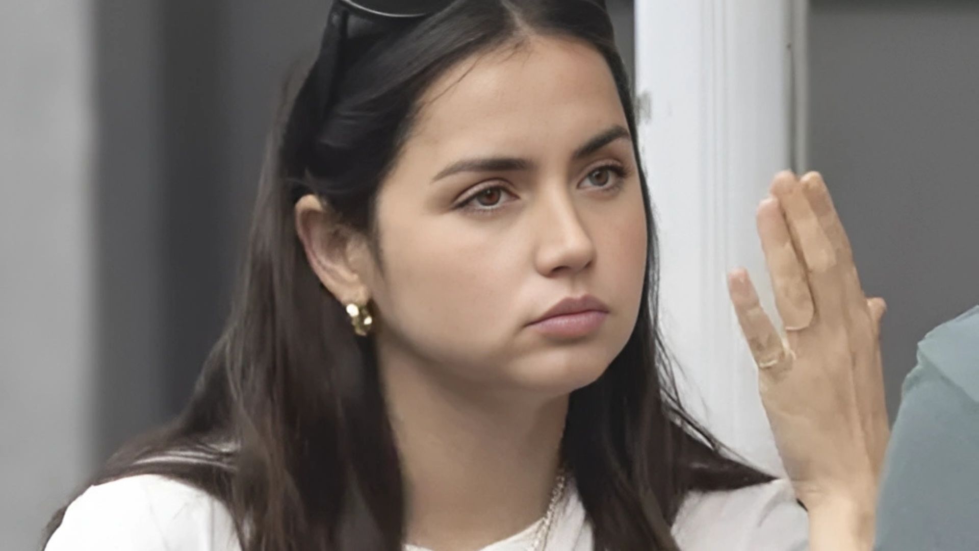 Ana de Armas discussing her simple approach to natural beauty.
