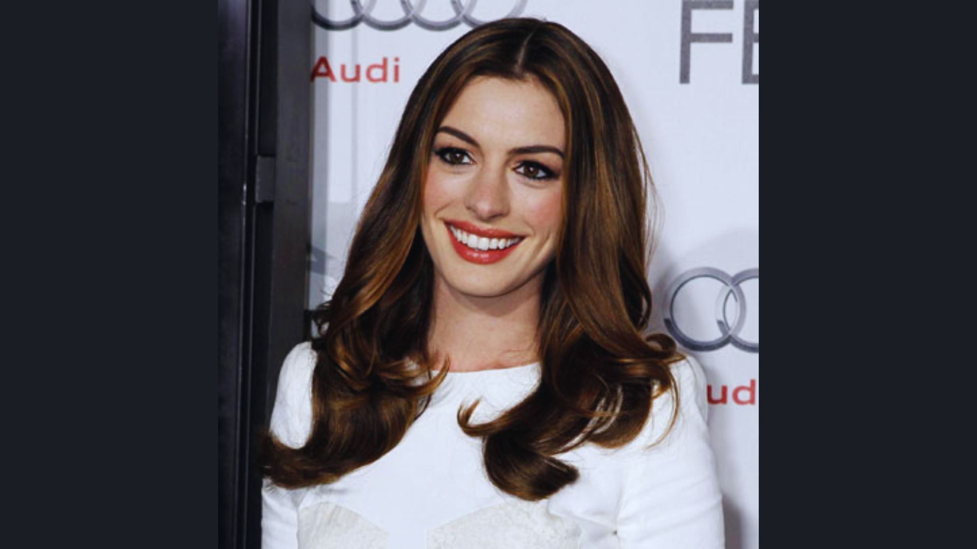 Anne Hathaway with long loose wavy brown hair with highlights at the Love & Other Drugs premiere in 2010