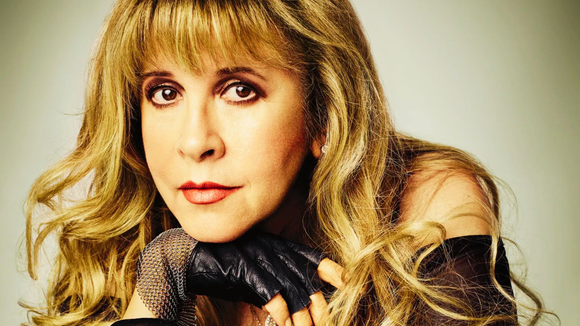 Close-up of Stevie Nicks in the 80s with voluminous, teased blonde curls.