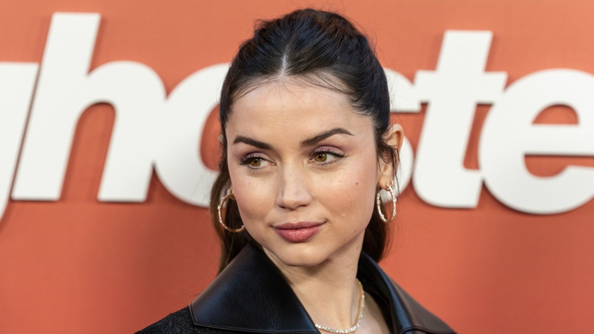 Ana de Armas no makeup trend inspiring natural beauty enthusiasts.