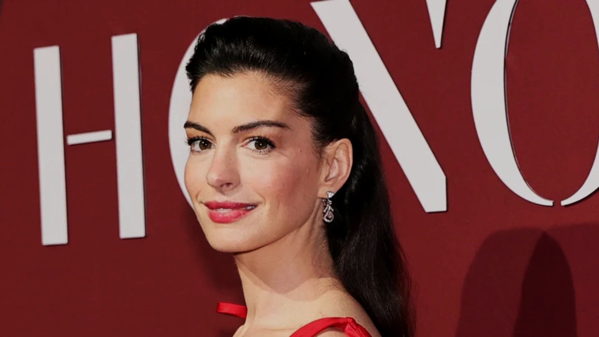 Anne Hathaway deep side-part red carpet waves 2012 - sleek high ponytail look