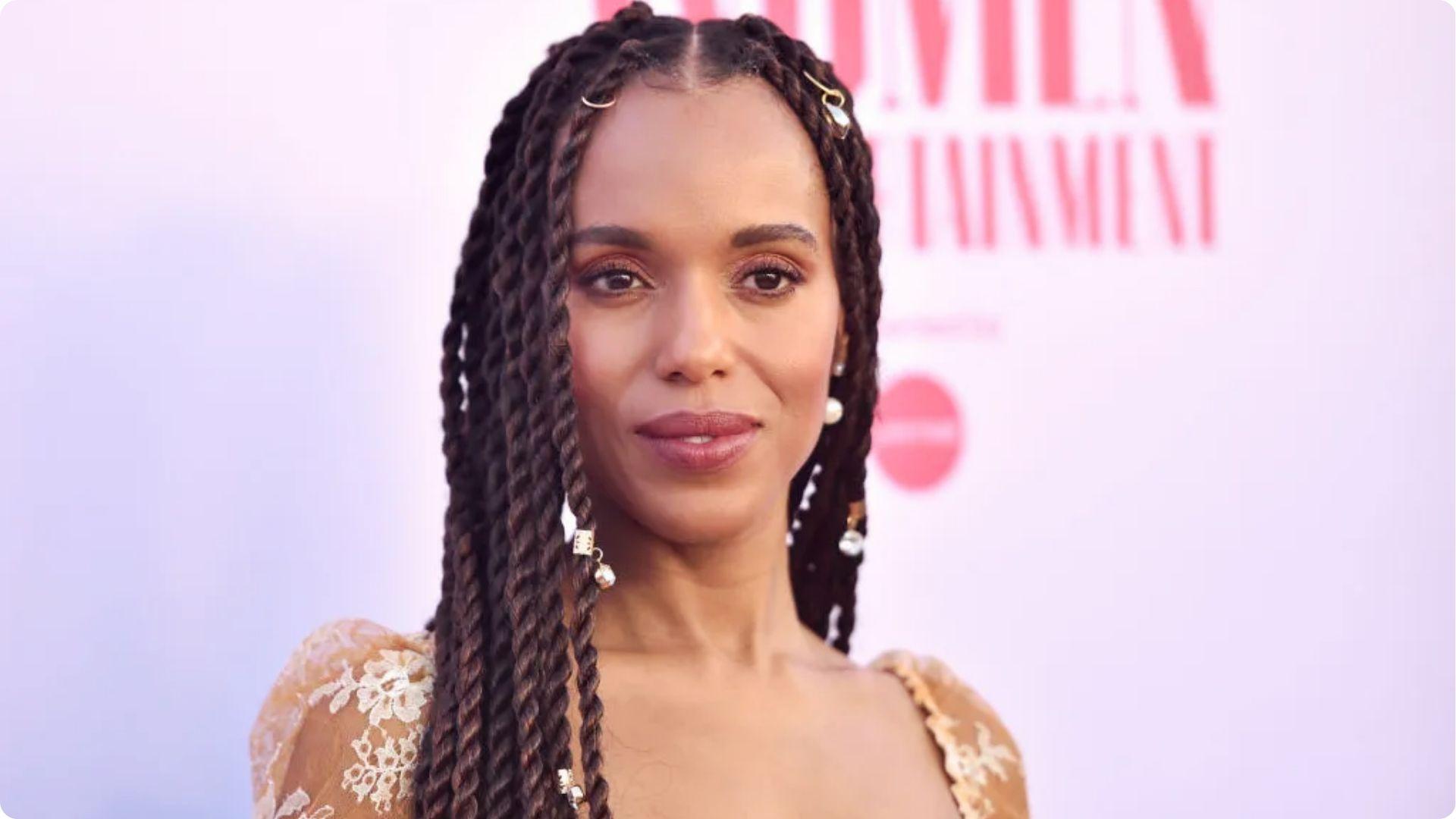 Kerry Washington wearing long Senegalese twists adorned with gold charms and pearls on red carpet