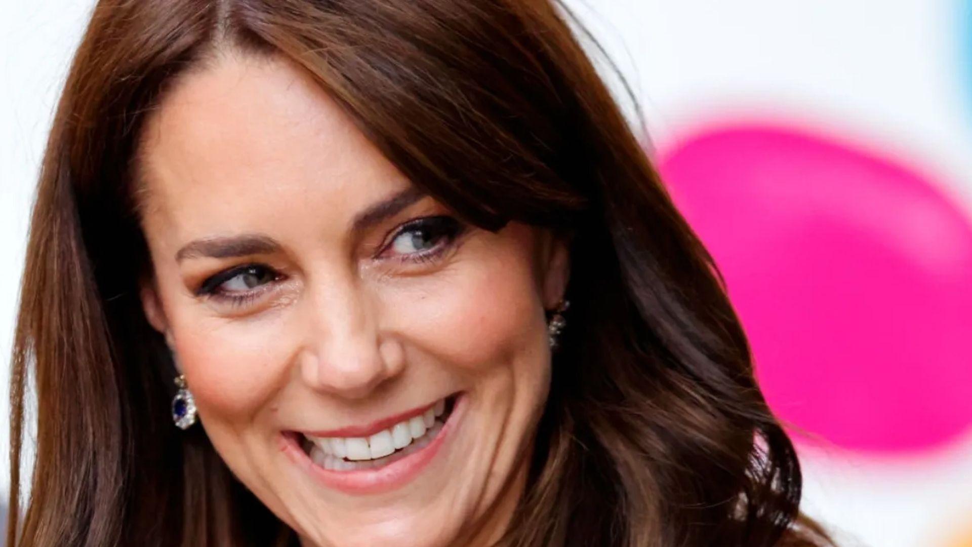 This picture shows Kate Middleton soft, glowing makeup look.