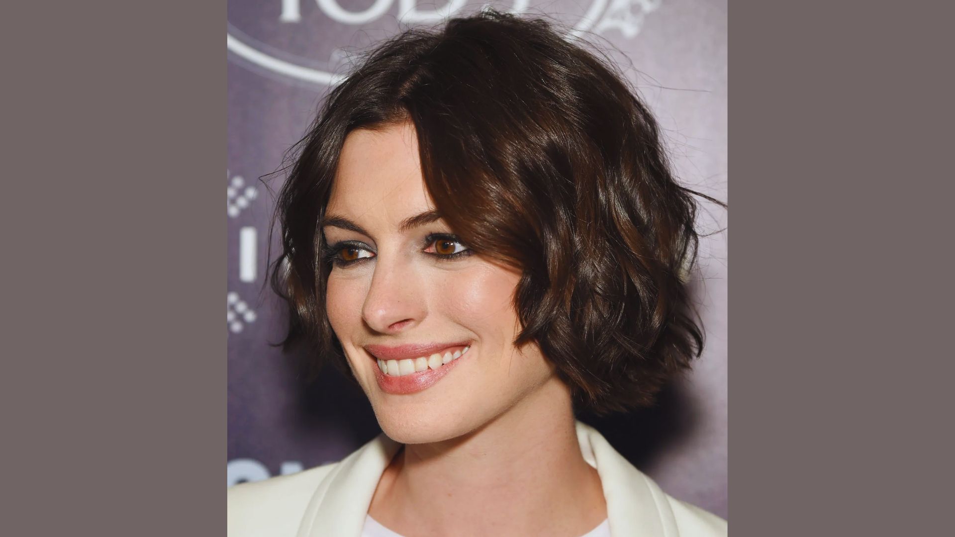 Anne Hathaway 2014 Met Gala curly bob - short wavy bob hair look